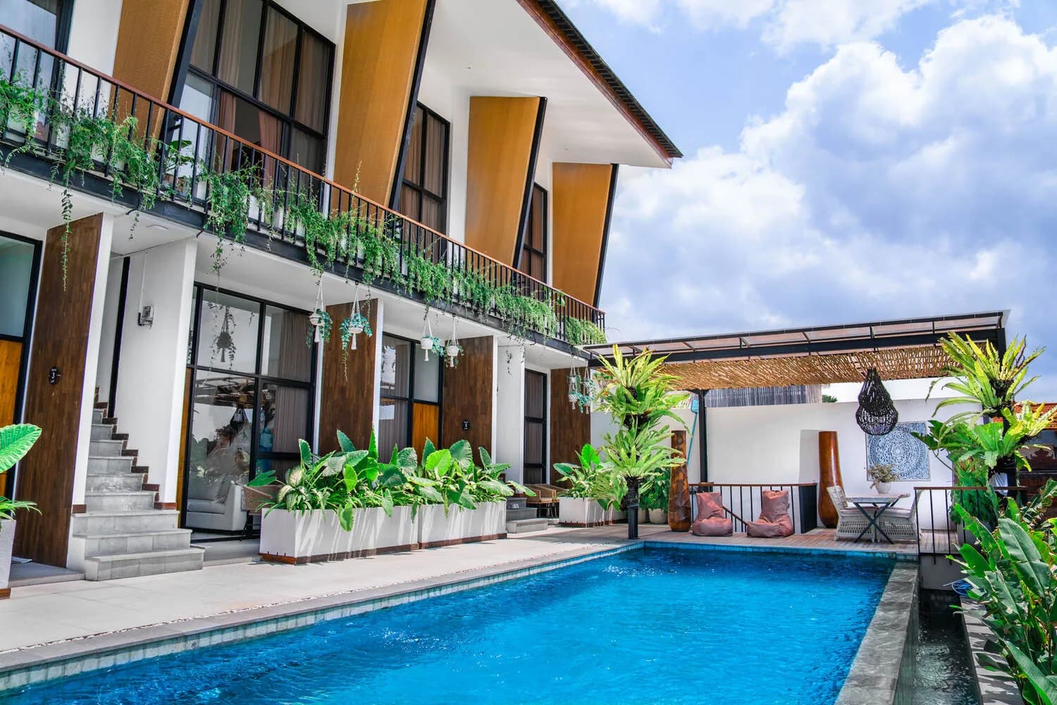 Karra Loft courtyard with the pool, Batu Bolong